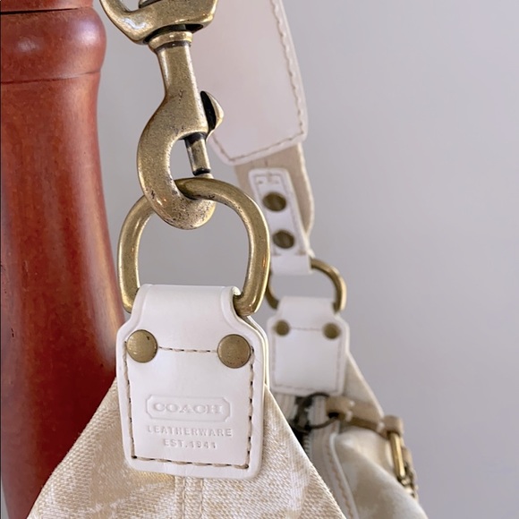 Authentic Coach Signature Purse - Picture 9 of 9